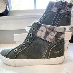 New In Box! Blowfish Field Camo Jersry Sneaker Woman's Size 9